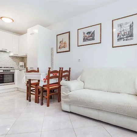 Apartment In With One-bedroom 23 *
